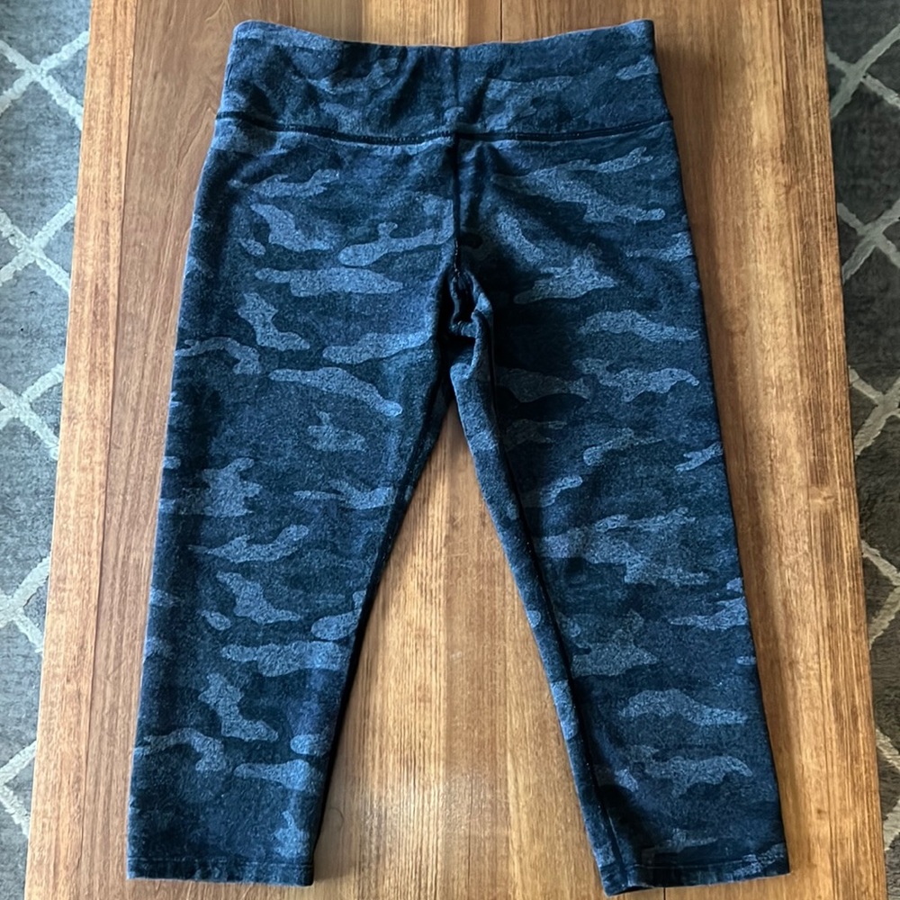 Calvin Klein Camo Capri Workout Yoga Leggings